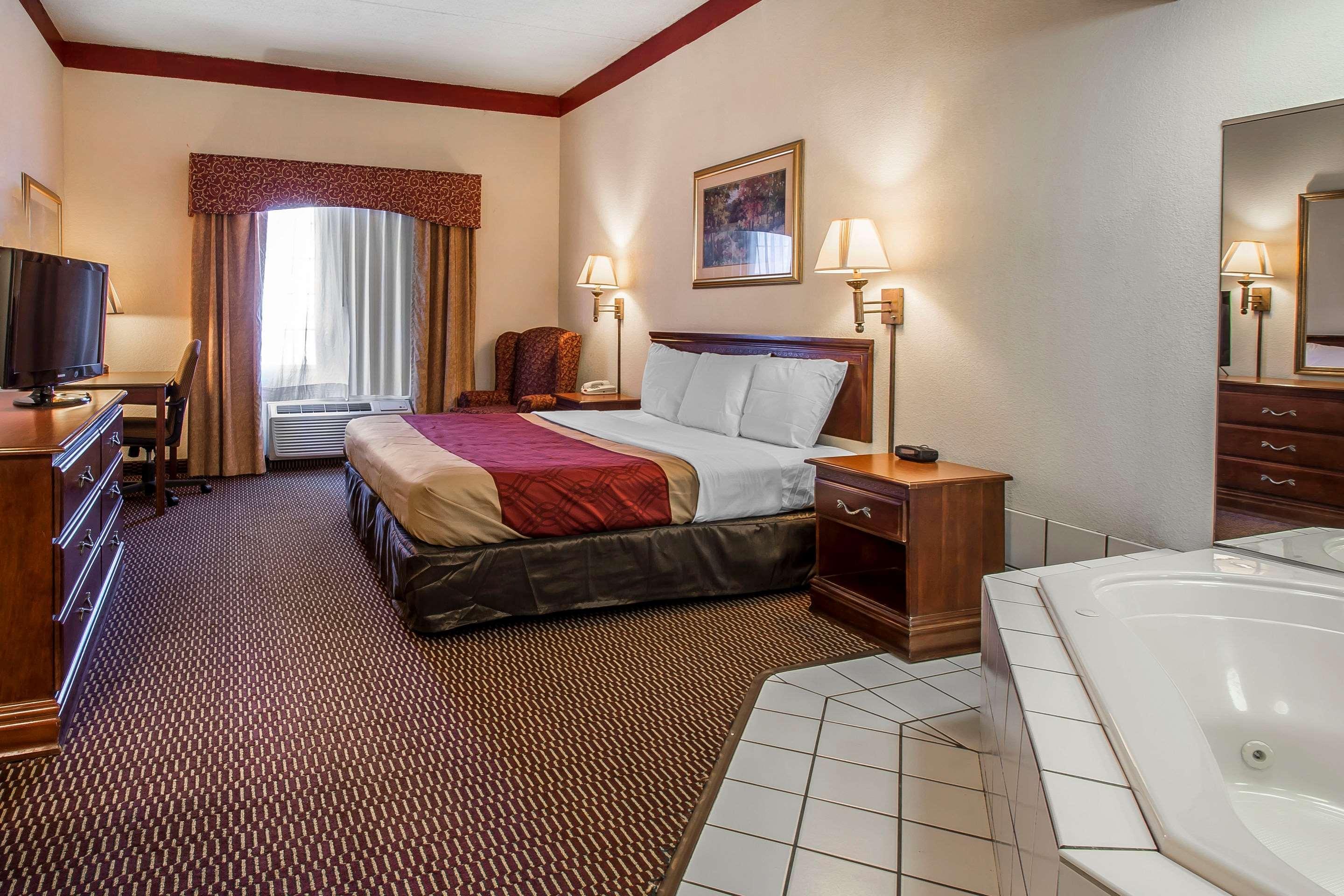 Econo Lodge Inn & Suites Marianna Ngoại thất bức ảnh